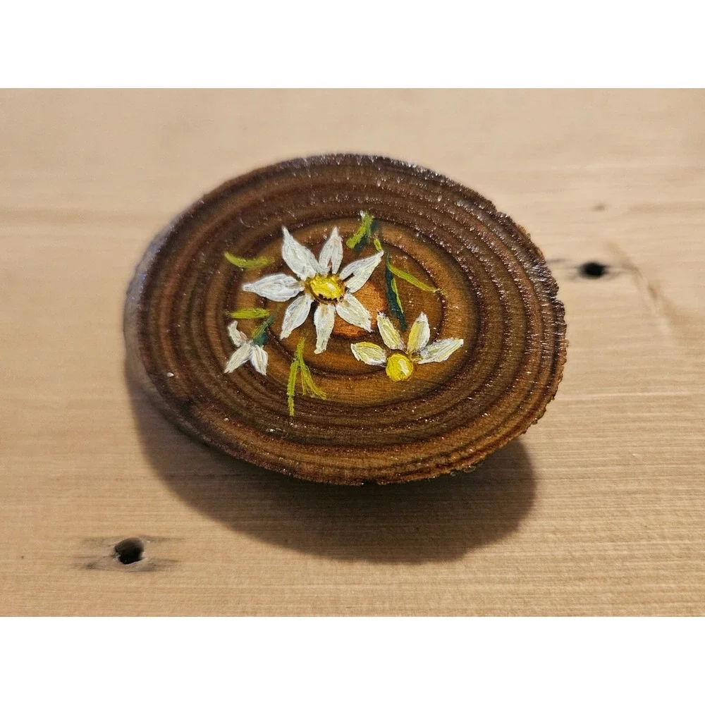 Vintage‎ WOODEN Hand-painted WHITE AND YELLOW Flowers Lacquered BROOCH 2 Inches
